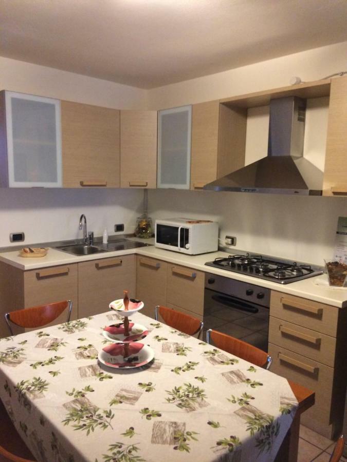 Locazione Turistica Lea Apartment Кастелнуово дел Гарда Екстериор снимка