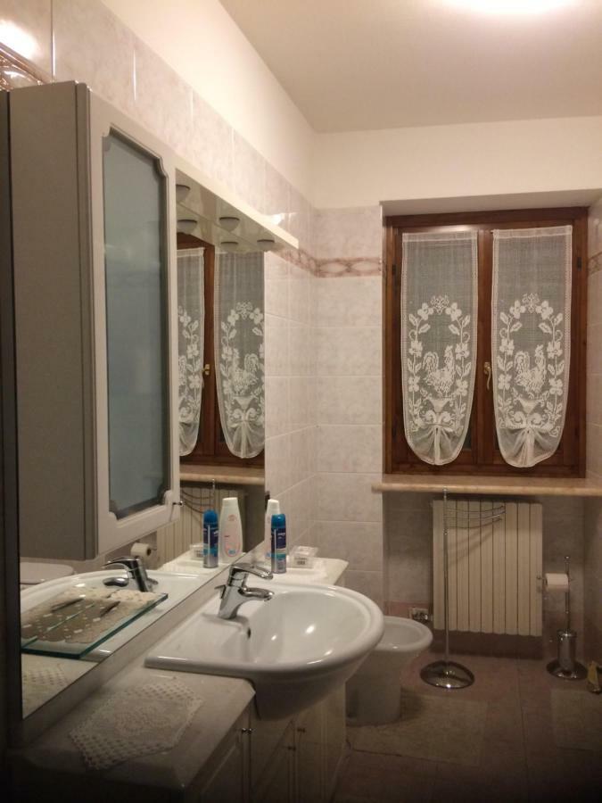 Locazione Turistica Lea Apartment Кастелнуово дел Гарда Екстериор снимка