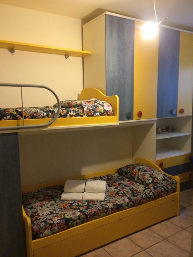 Locazione Turistica Lea Apartment Кастелнуово дел Гарда Екстериор снимка