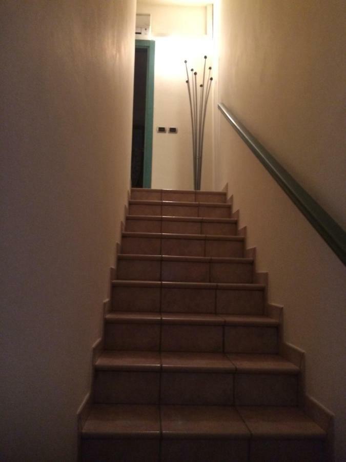 Locazione Turistica Lea Apartment Кастелнуово дел Гарда Екстериор снимка