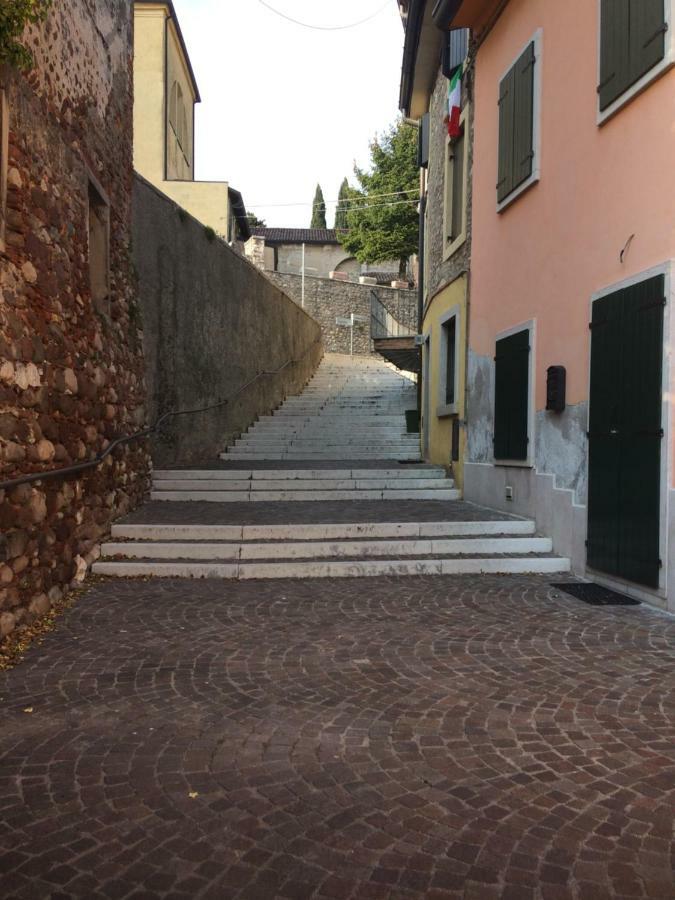 Locazione Turistica Lea Apartment Кастелнуово дел Гарда Екстериор снимка